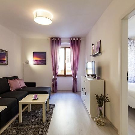 Center Apartment Lori Pula Luaran gambar