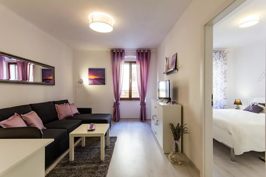 Center Apartment Lori Pula Luaran gambar