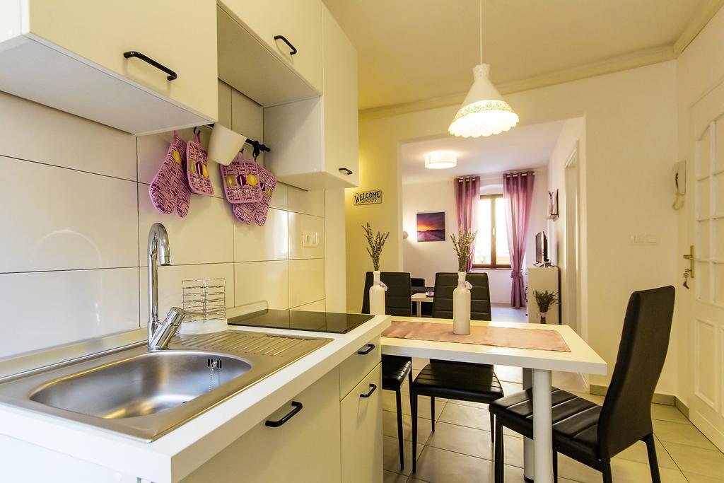 Center Apartment Lori Pula Luaran gambar