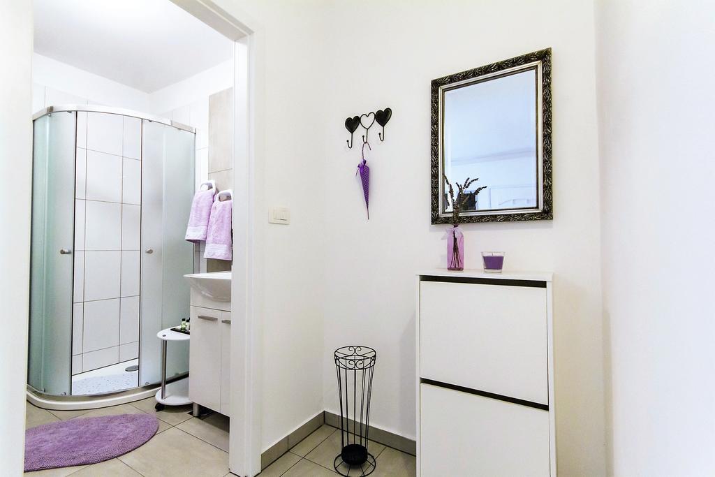Center Apartment Lori Pula Luaran gambar